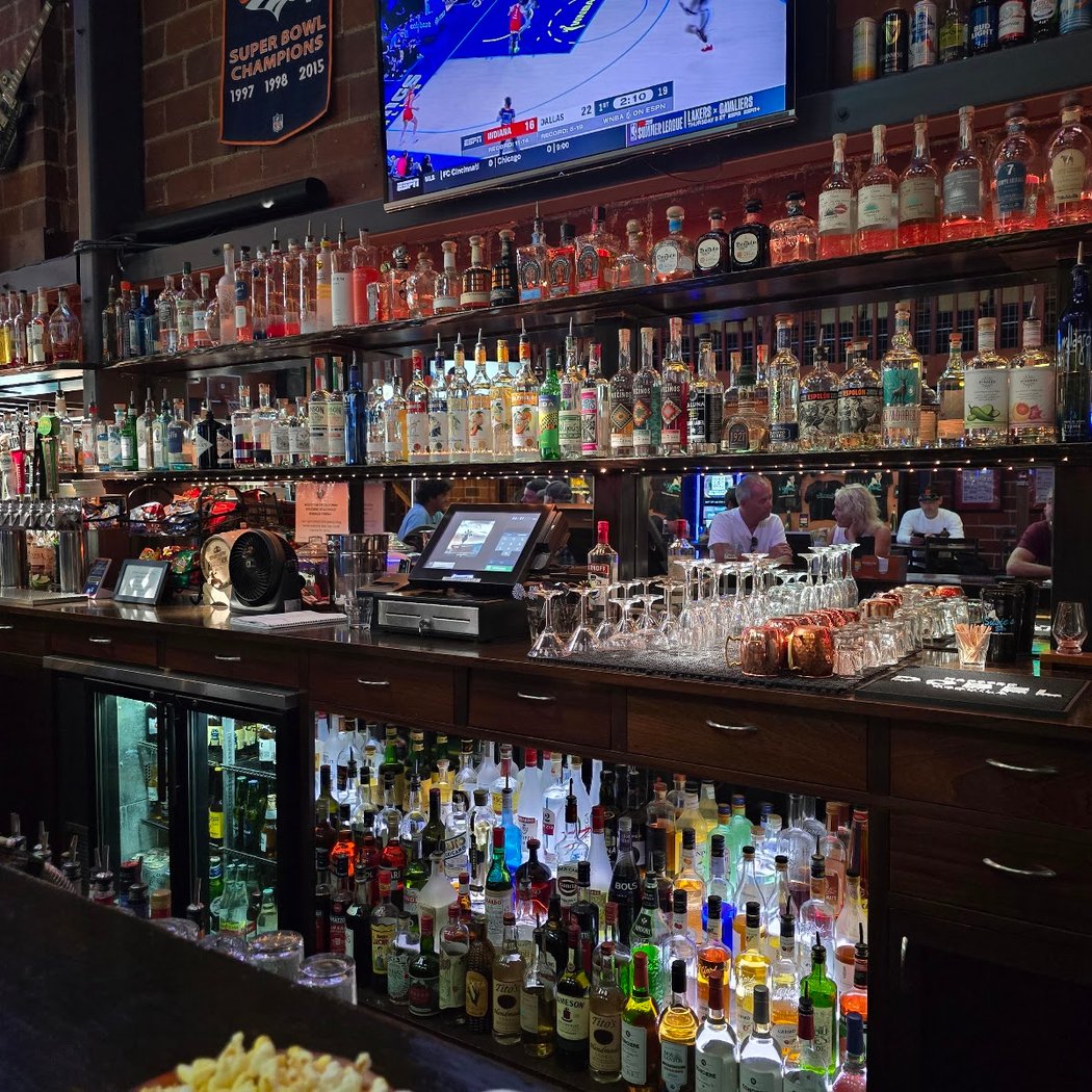 Susie's Bar 2