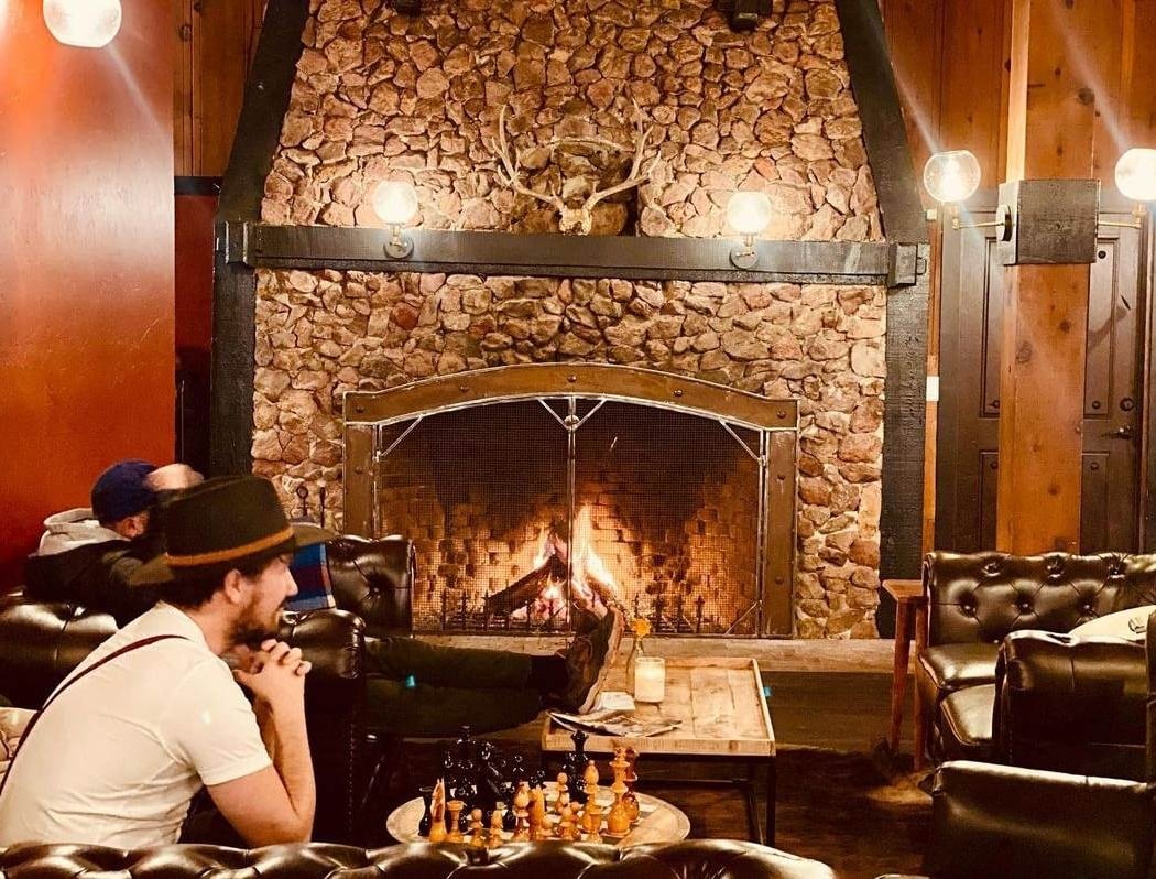 The Bar and Cafe at The Rio Nido Lodge 2