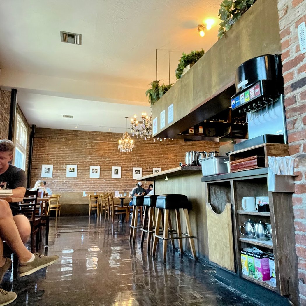 Old Chicago Pizza Restaurant 3