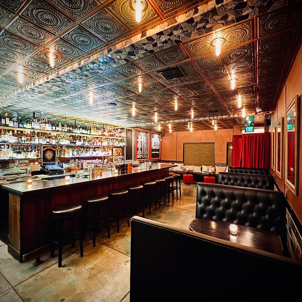 Bar 821 2