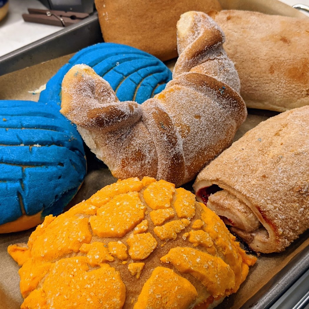 La Reyna Bakery & Coffee Shop 1