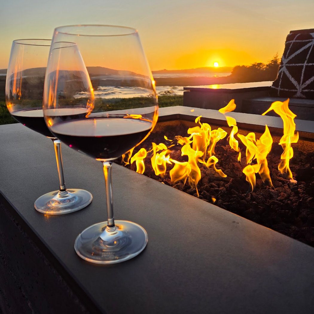 Drakes Fireside Lounge 1