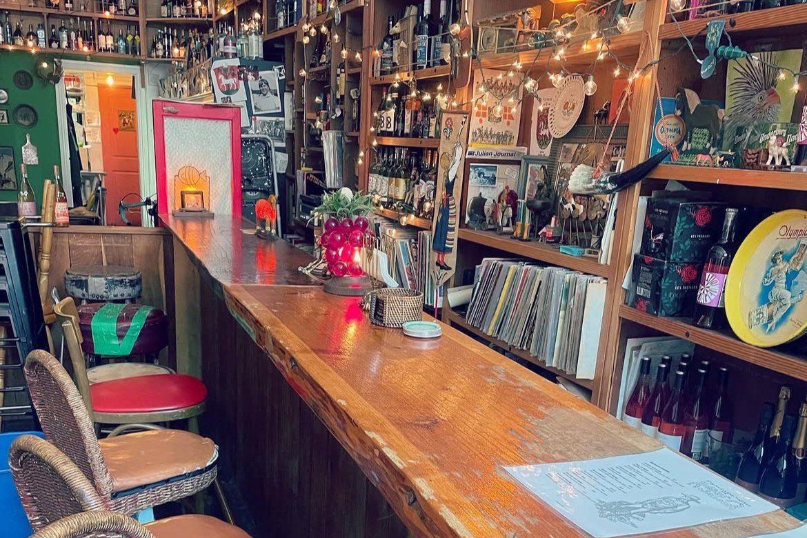 Horsies Market & Saloon 4