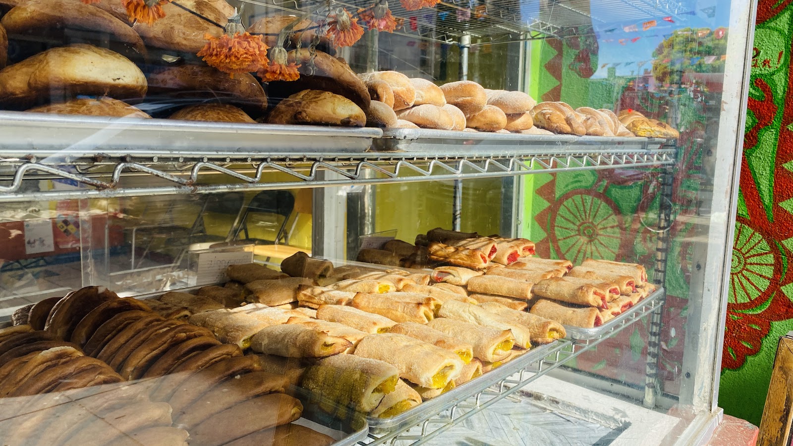 La Reyna Bakery & Coffee Shop 4