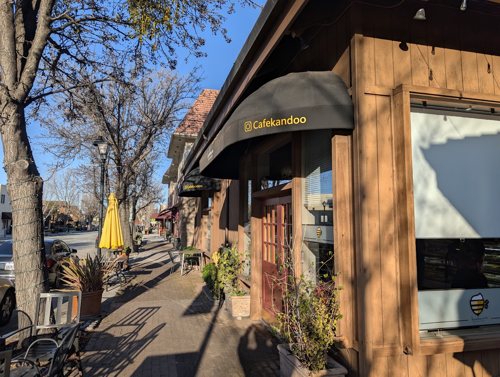 Kandoo Cafe & Custom Cakes 5