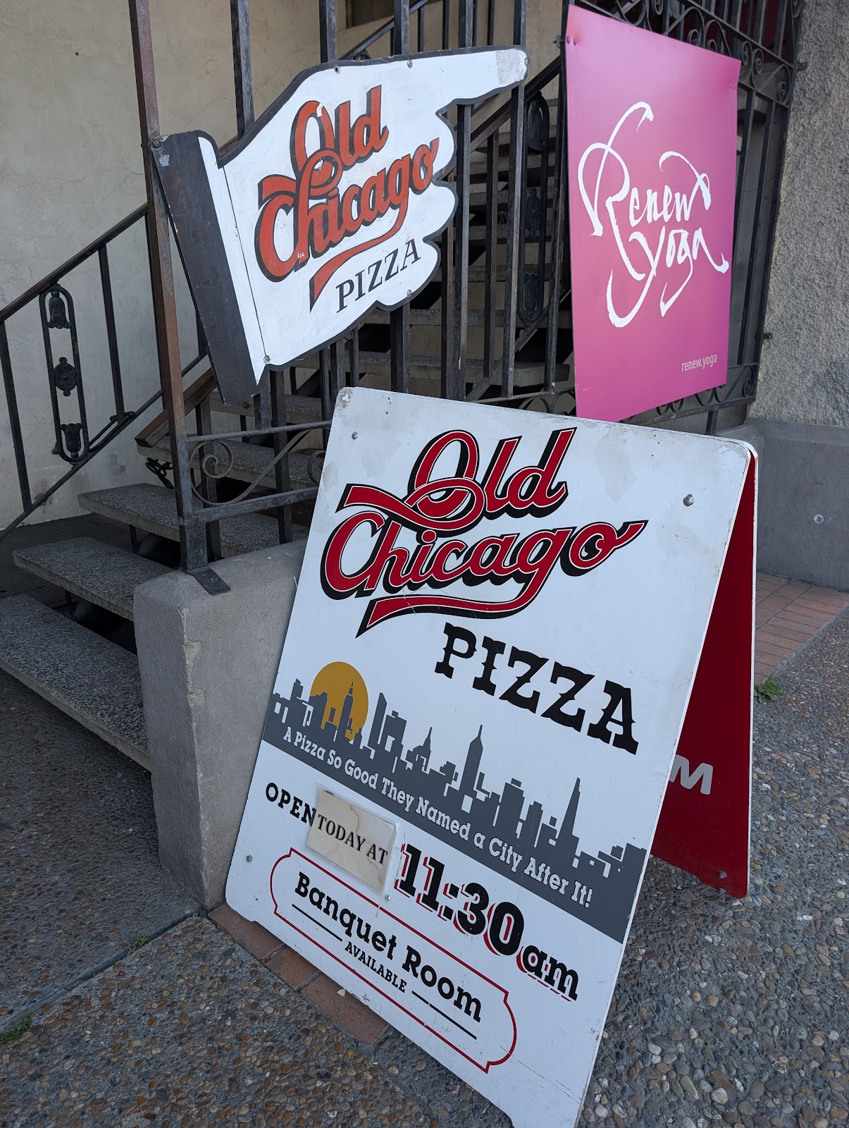 Old Chicago Pizza Restaurant 4