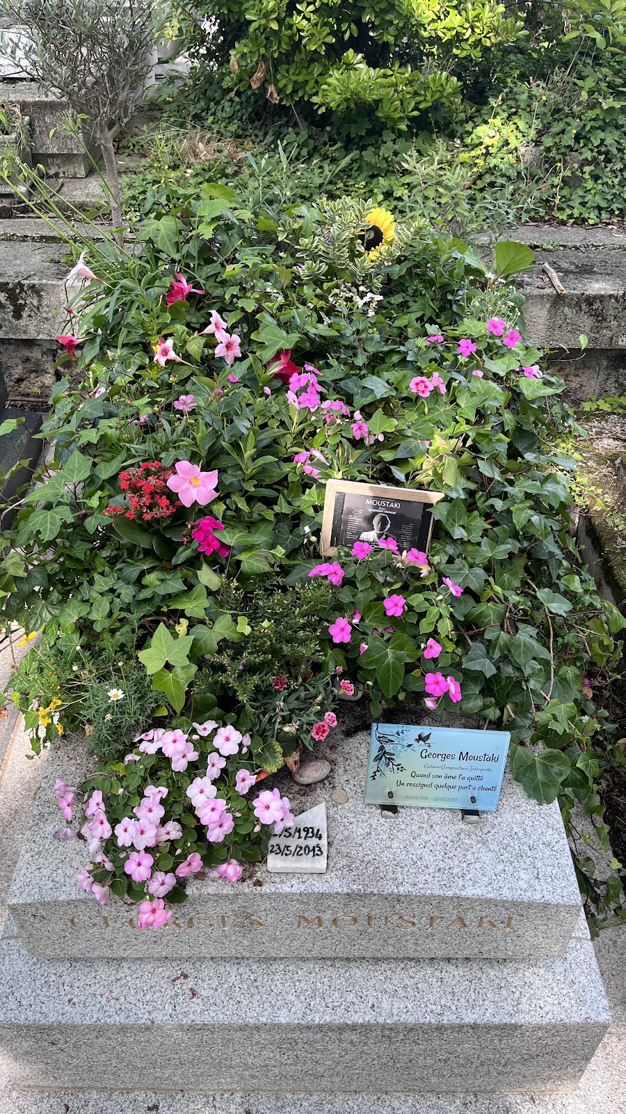 Tombe de Georges Moustaki 4