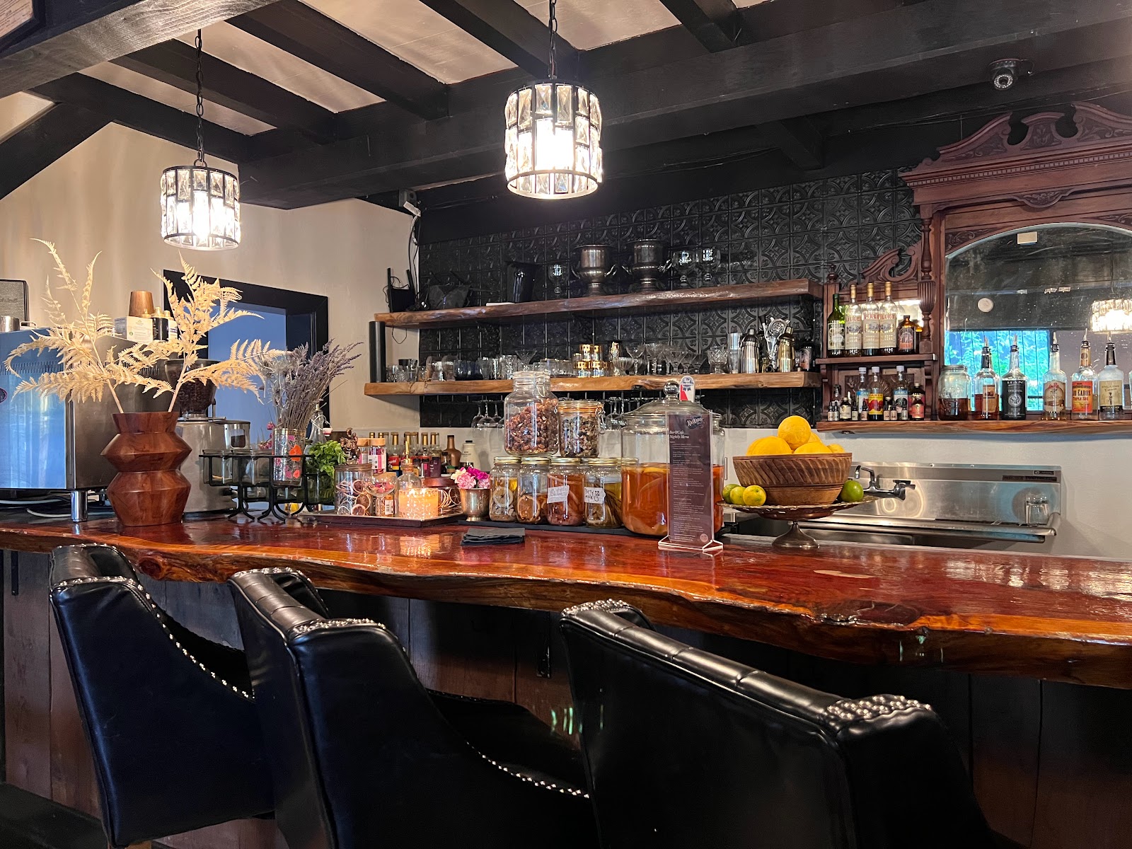 The Bar and Cafe at The Rio Nido Lodge 5