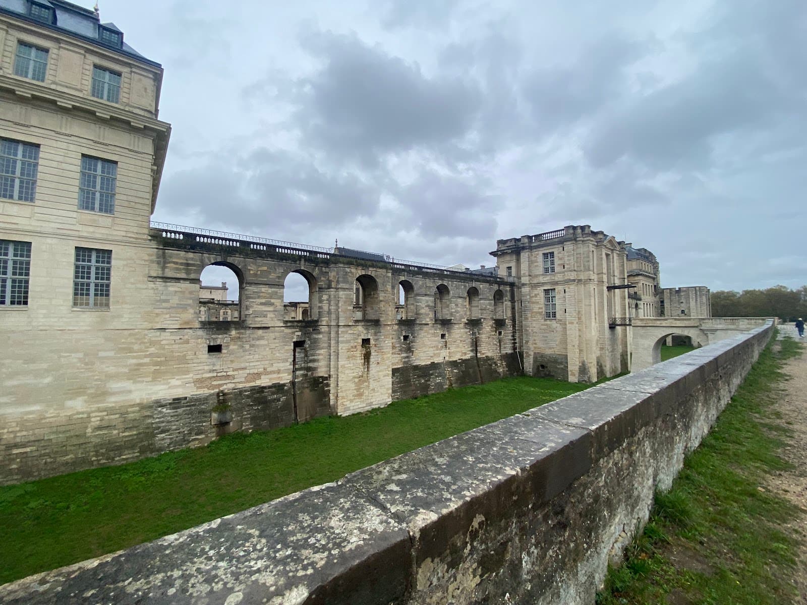 Esplanade du Château de Vincennes 4