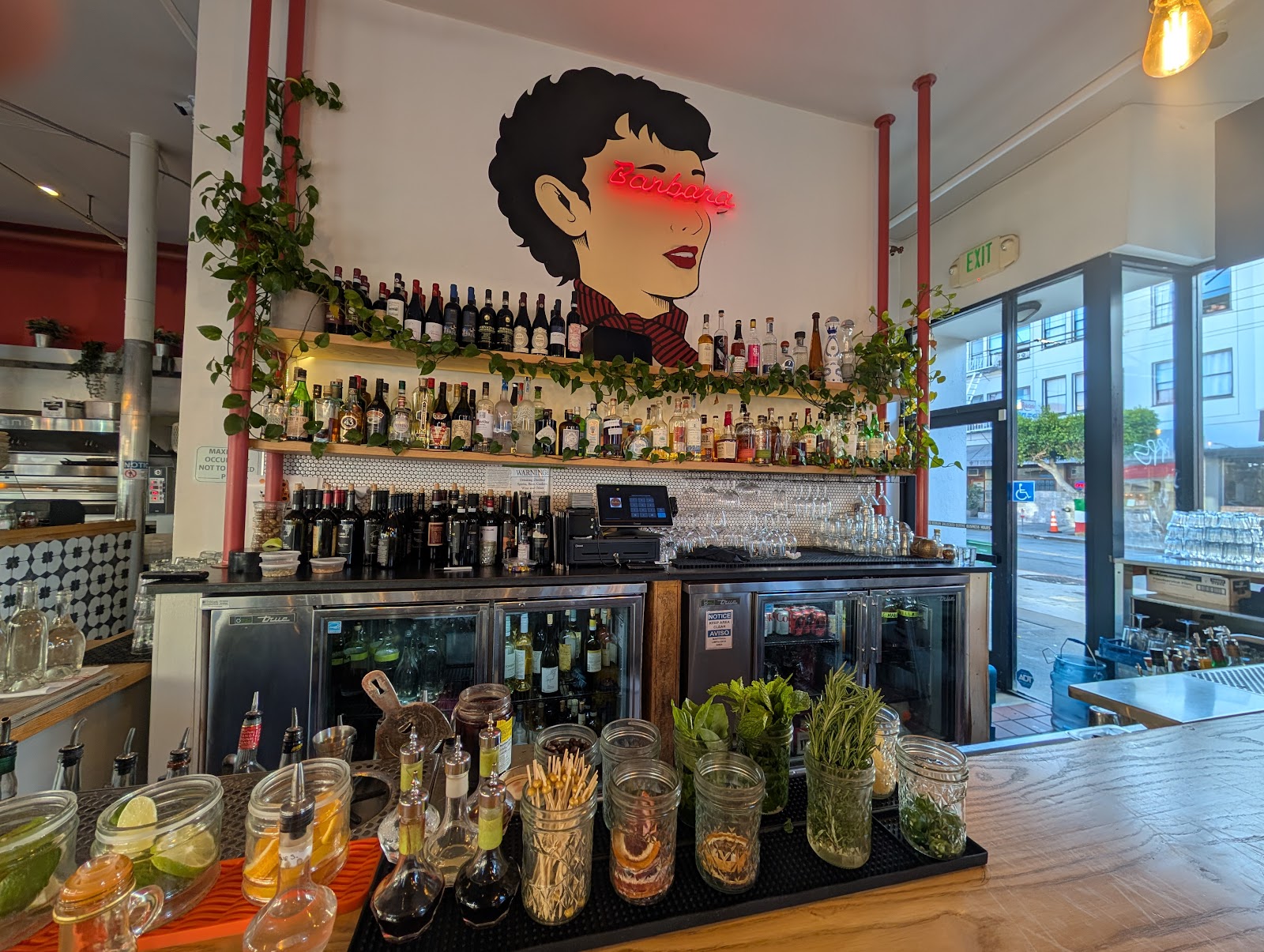 Barbara Pinseria & Cocktail Bar 4