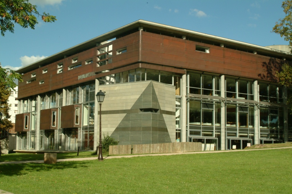 Public Library Gabriel Bourdin - Fresnes 5