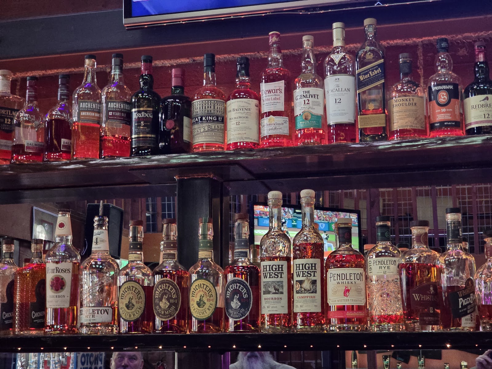 Susie's Bar 5
