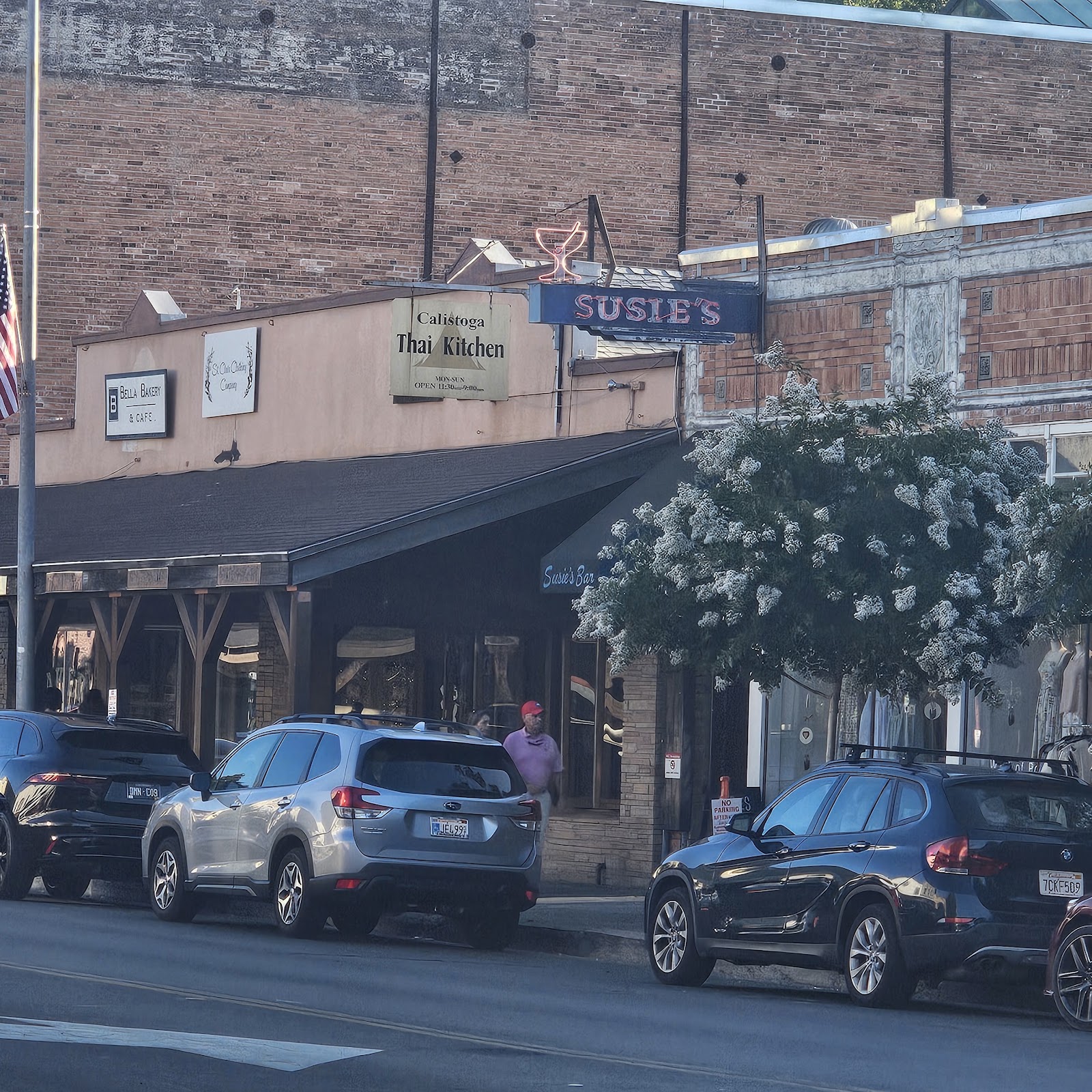 Susie's Bar 4