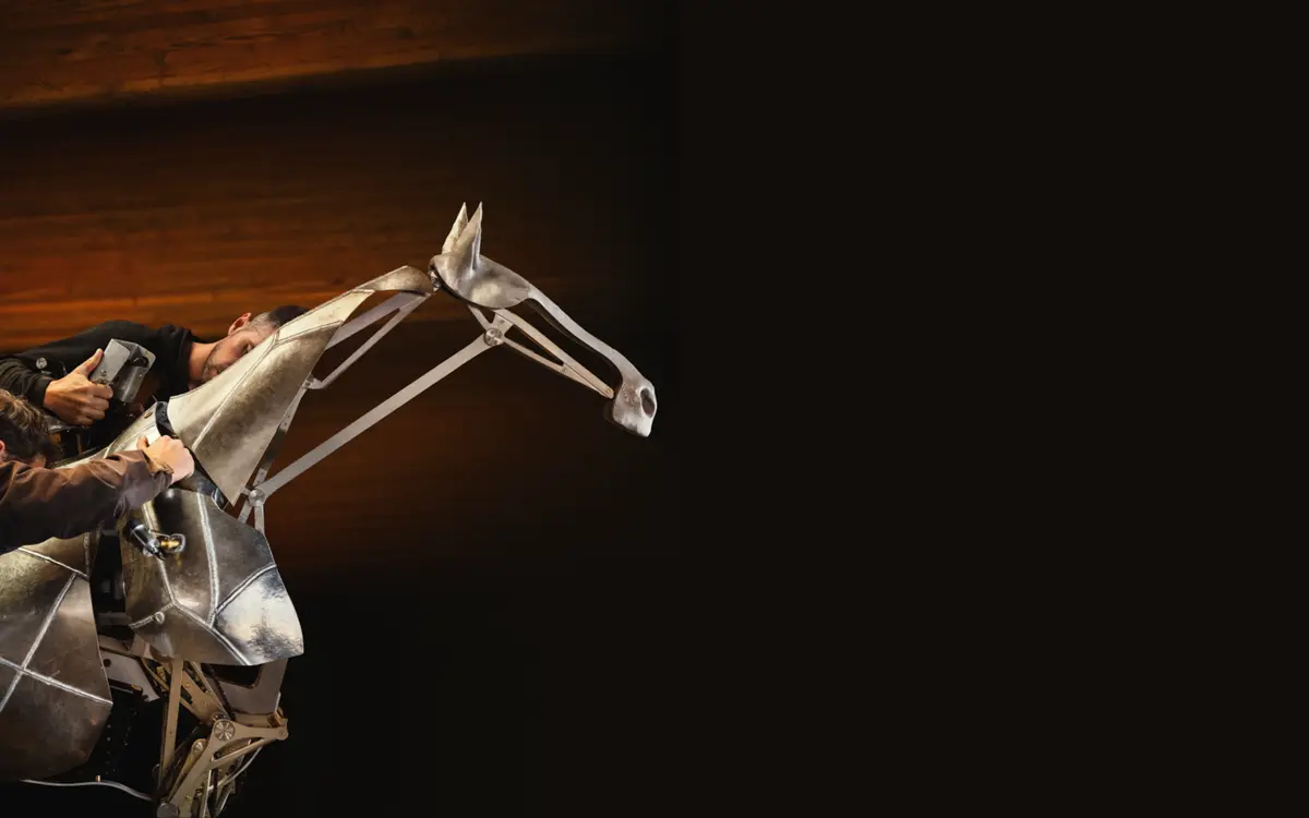 Zeus, le cheval métallique au MuAM - L'installation 2