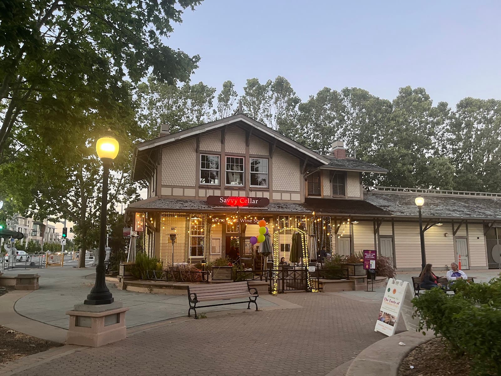 Savvy Cellar Wine Bar 4