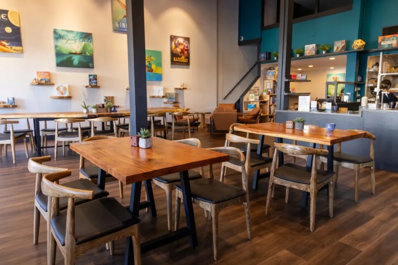 Plucky's Cafe 4