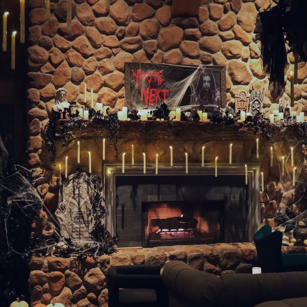 Little Haunted Lobby Bar 3